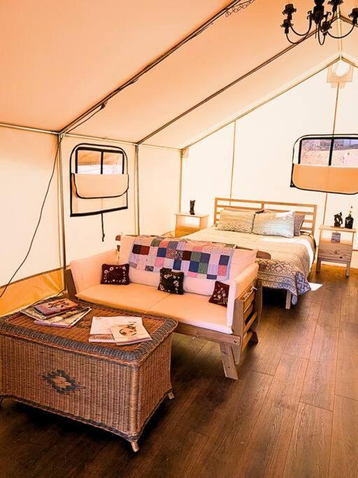 Silver Spur Homestead Luxury Glamping - The Cowboy Tombstone Eksteriør bilde