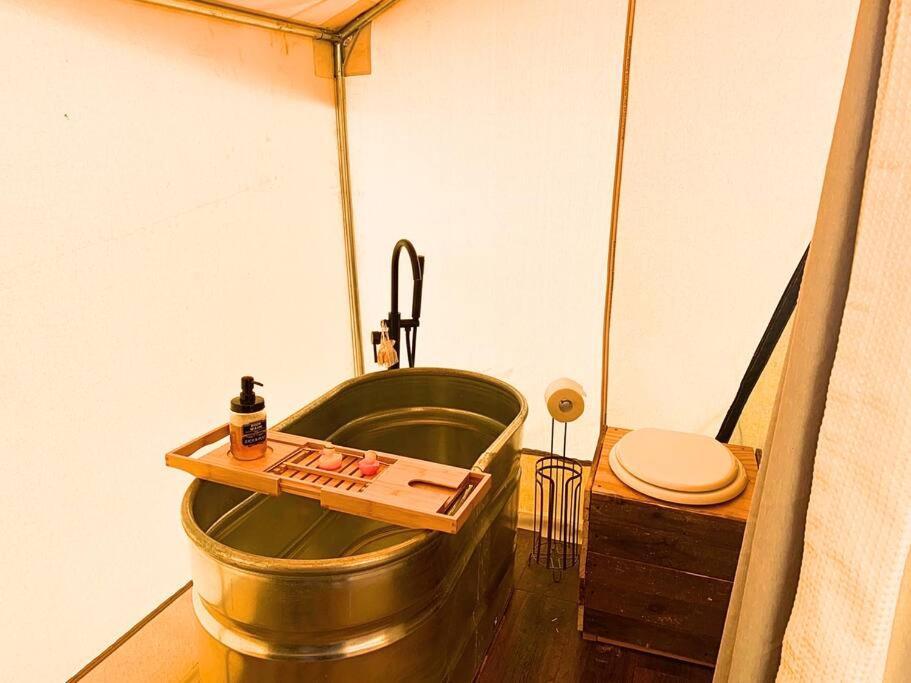 Silver Spur Homestead Luxury Glamping - The Cowboy Tombstone Eksteriør bilde